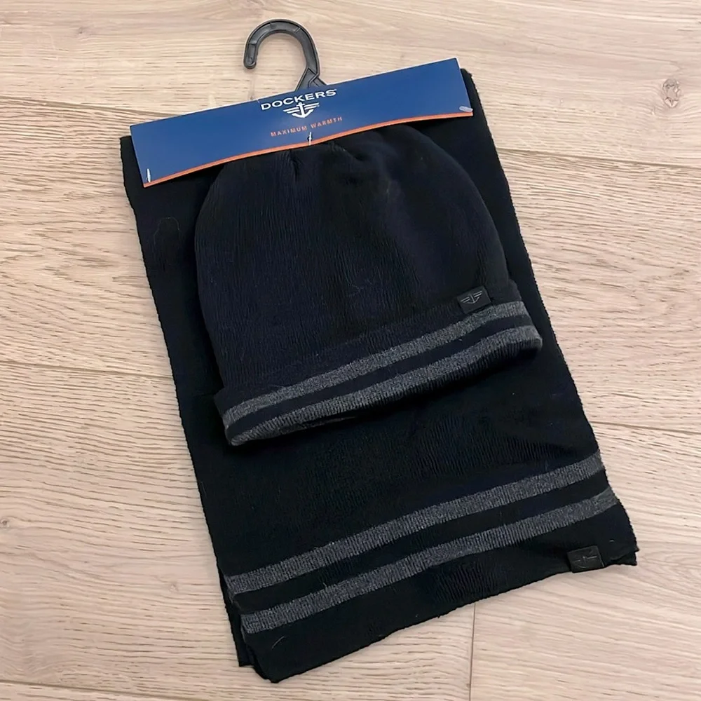 Dockers beanie and scarf